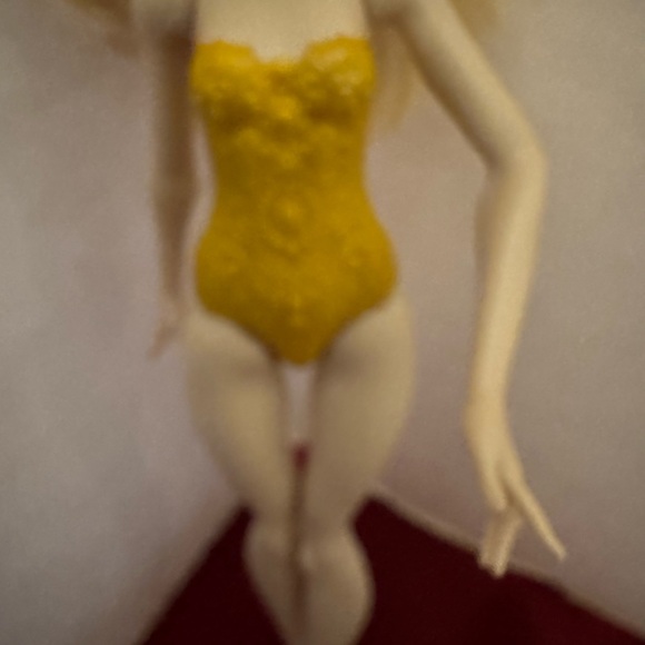Ever After High Mattel Doll Apple White Doll  in Gold Bathing Suit 2012 Mattel - Picture 4 of 13